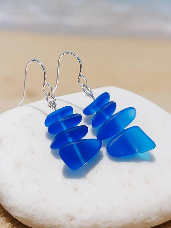 Blauwe Zeeglas Oorbellen: Sterling Zilveren Boho Hangers voor wholesale door Bad Apple Designs