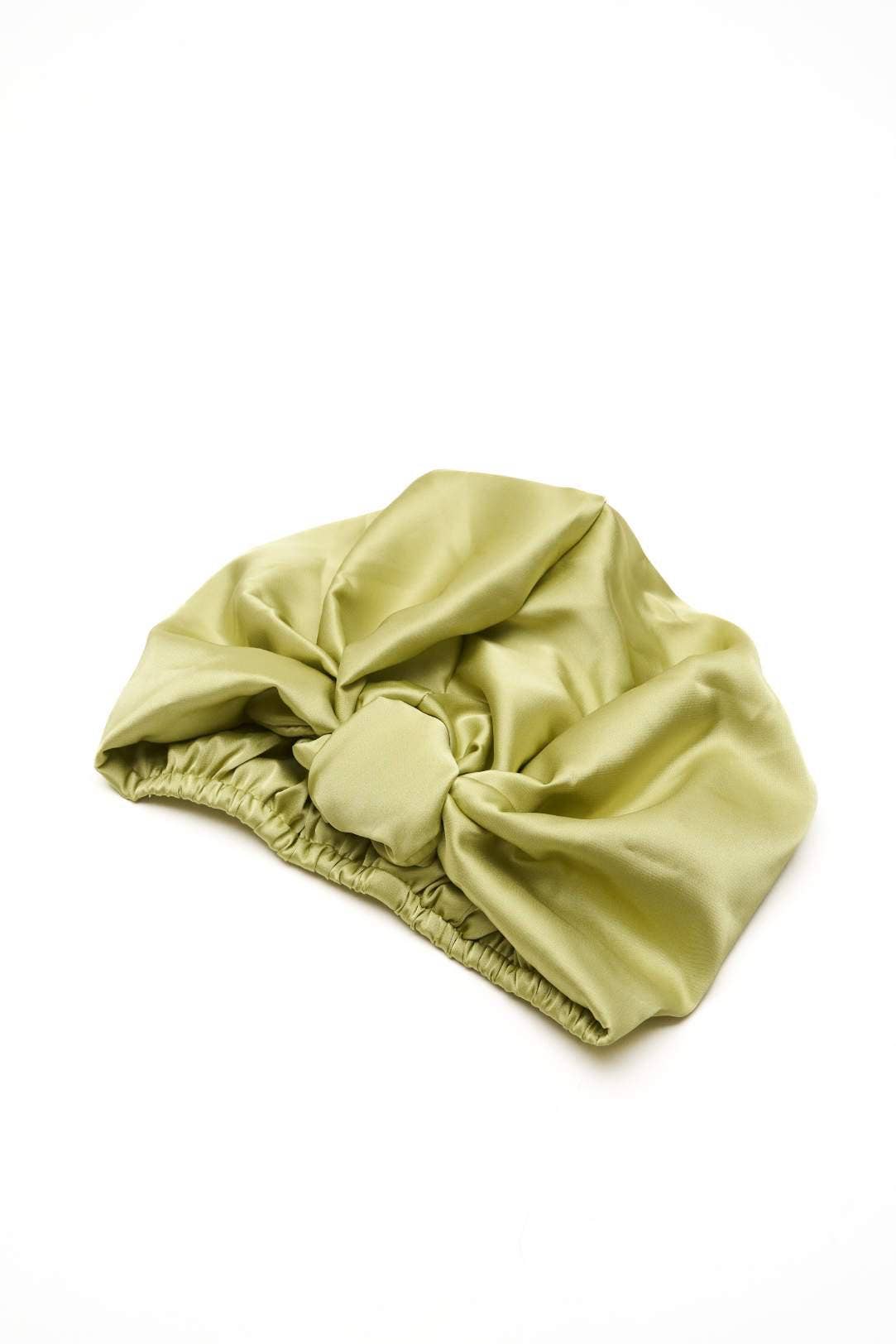 Sedano Turbante Satin Volume Knot - Celery in vendita all'ingrosso su Faire1