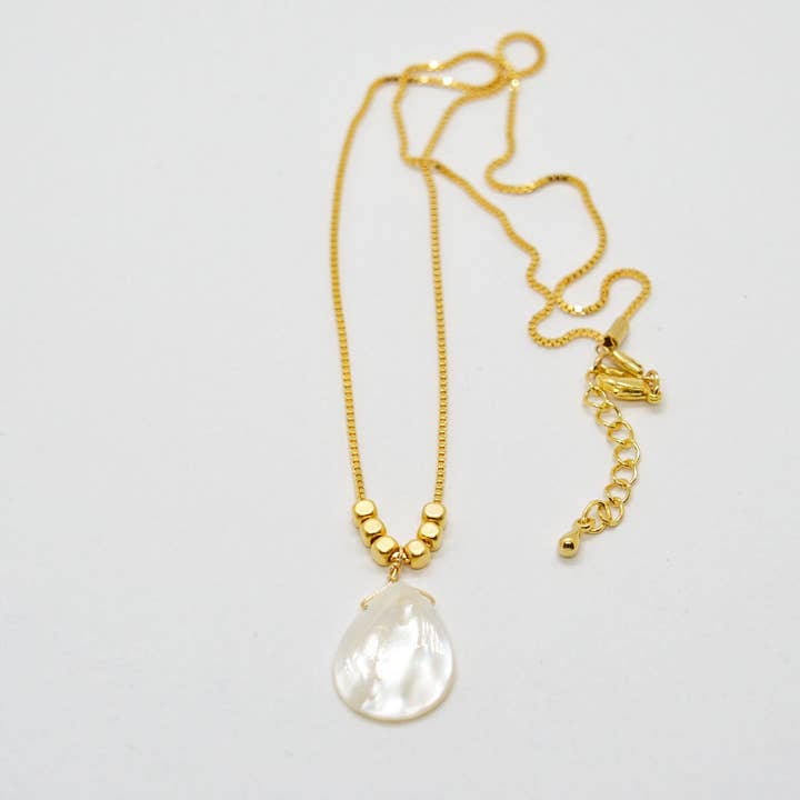 Collana in oro con goccia in madreperla per la vendita all'ingrosso da parte di Sista Jewelry