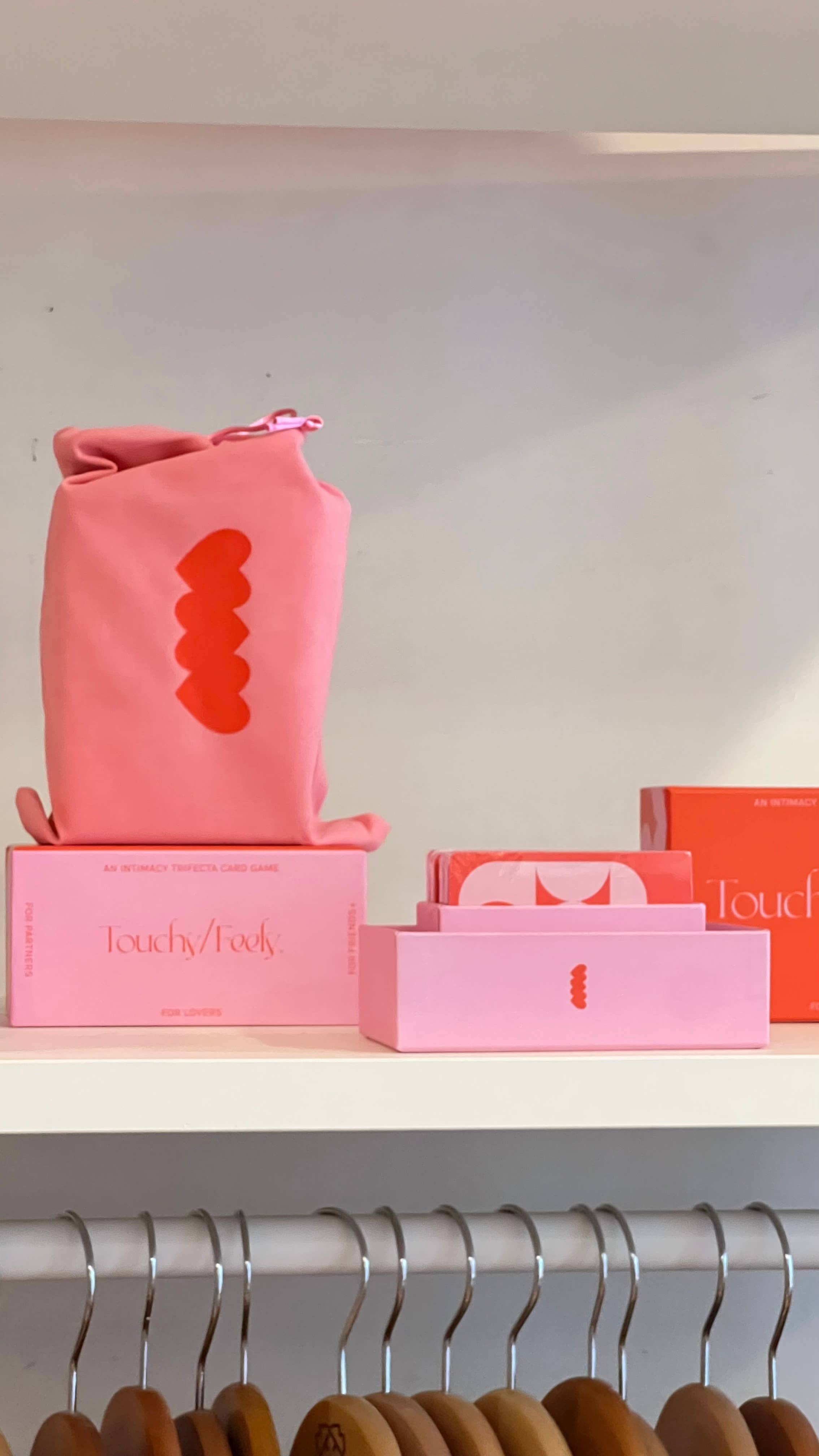 GOOSHY CANDY LLC – Engroshandel Kortspil – Samtalekort | TOUCHY/FEELY intimitetsspil24