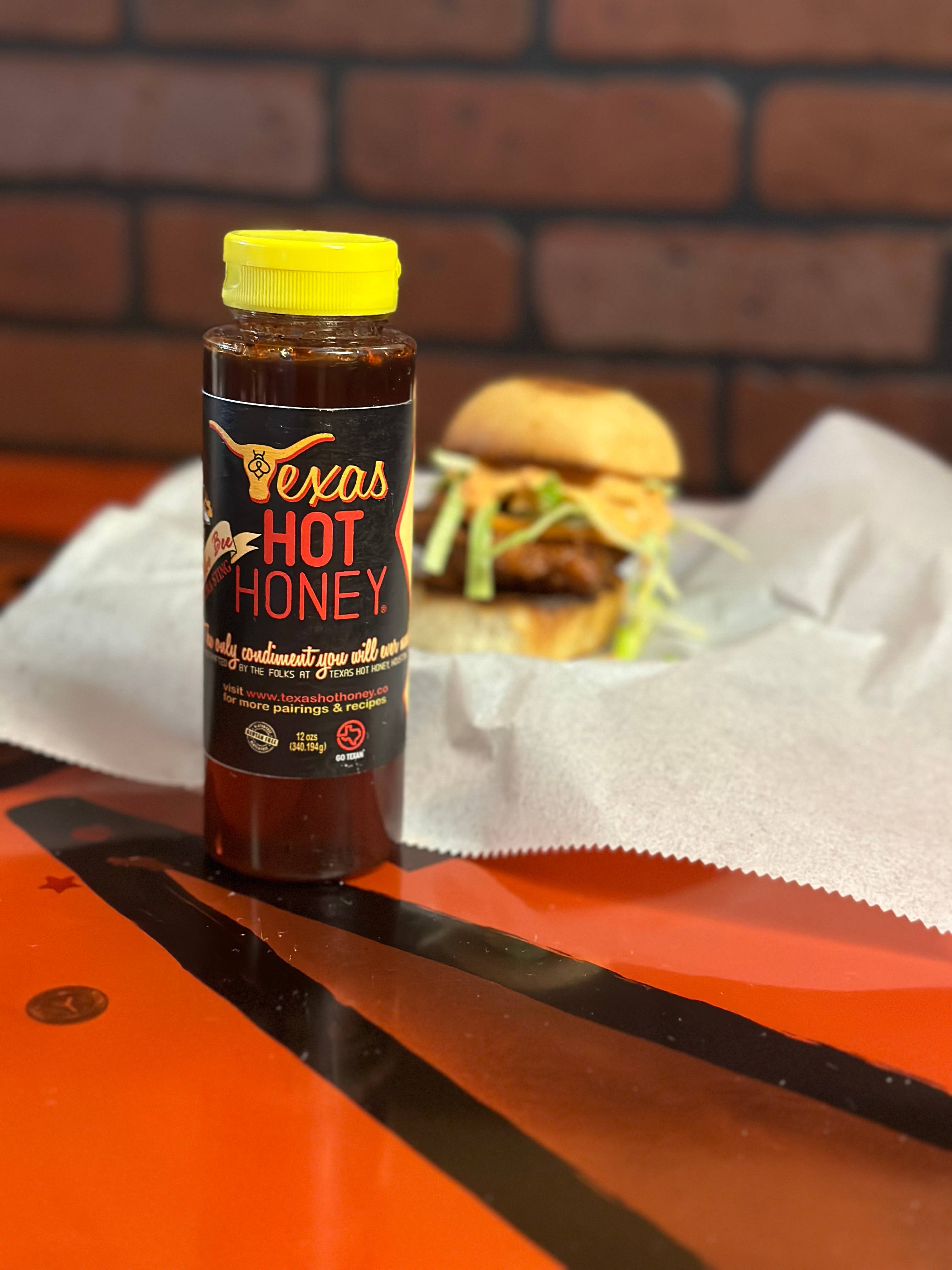 Texas Hot Honey - Vente Sauces piquantes - Miel épicé du Texas, KILLER BEE, EXTRA FORT ! Bouteille de 12 oz (Caisse de 9)11