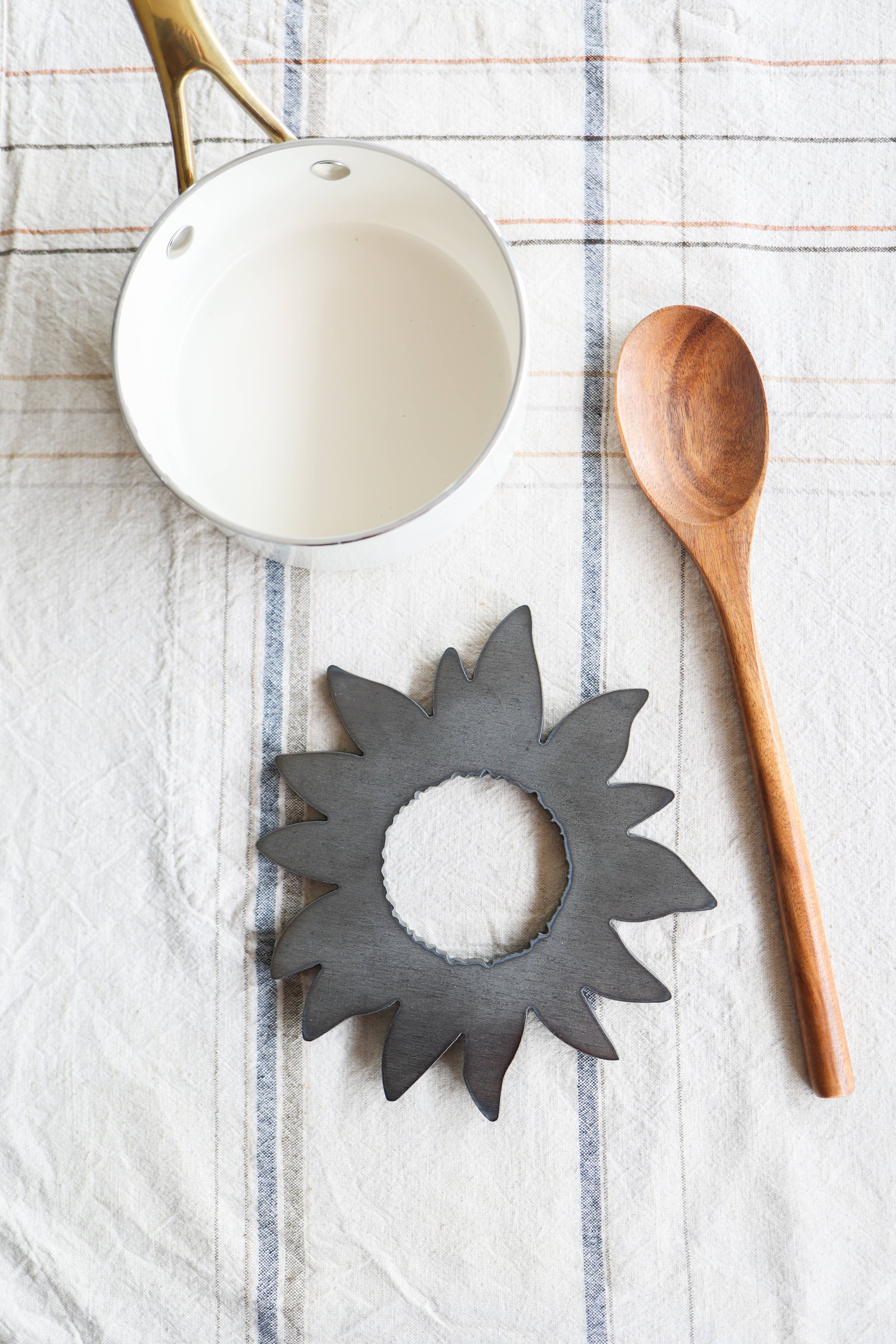 Highland Ridge  |  Handmade Home Decor - Wholesale Trivet - Sunflower Trivet Hot Plate Pot Holder3