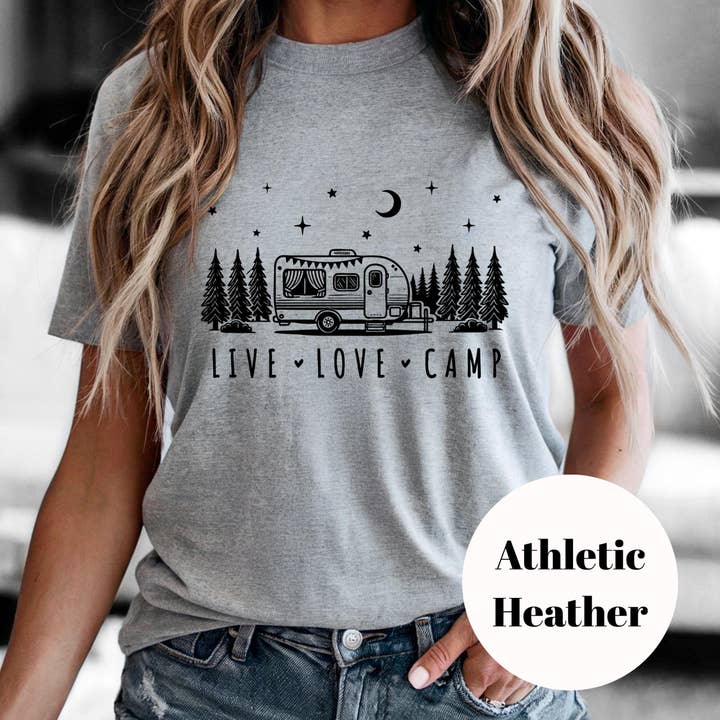Camiseta Viva o Amor Acampar, T-shirt de Sublimação de Campismo, Camiseta Gráfica de Caravana Vintage, Camiseta de Aventura ao Ar Livre, T-shirt com Estampa Desbotada, Presente para Campistas por atacado de Epic Life - Designed