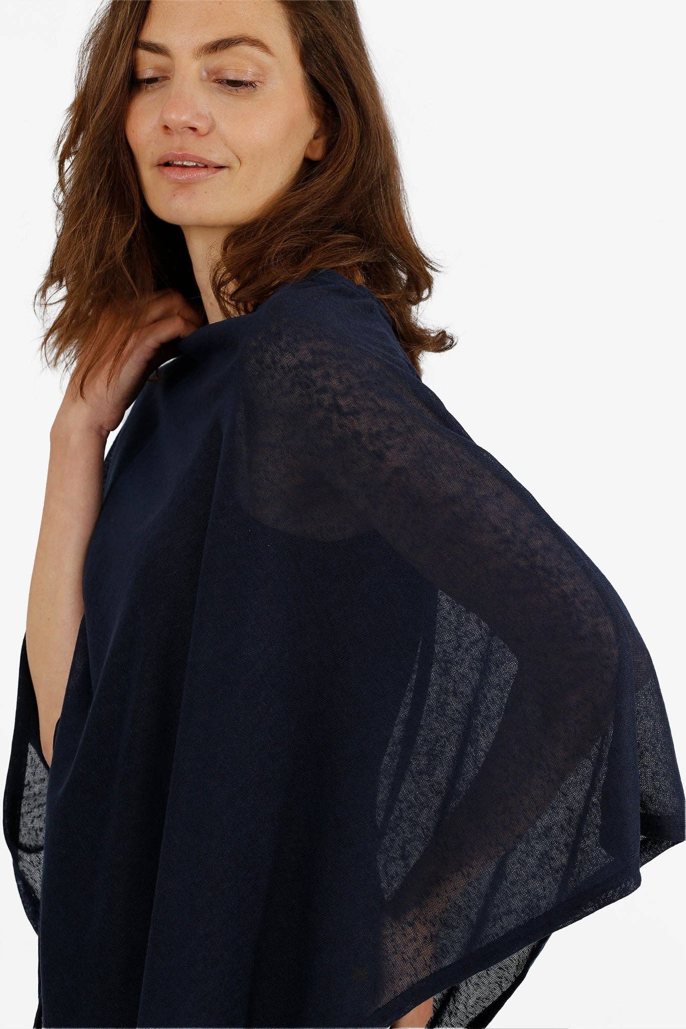 Sarta – wholesale Poncho – Women's – Kim Lightweight One Size Poncho - Navy Blue2