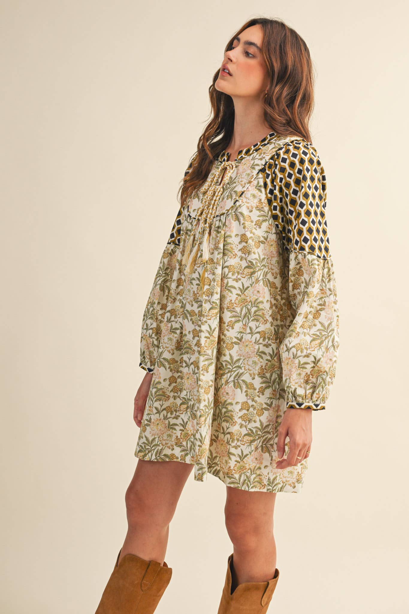 &MERCI - Wholesale Dress - Women's - FLORAL CONTRAST SLEEVE MINI DRESS MDR416917