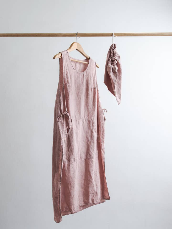 Linen Gardener Apron - Dusty-pink for wholesale by confetti mill