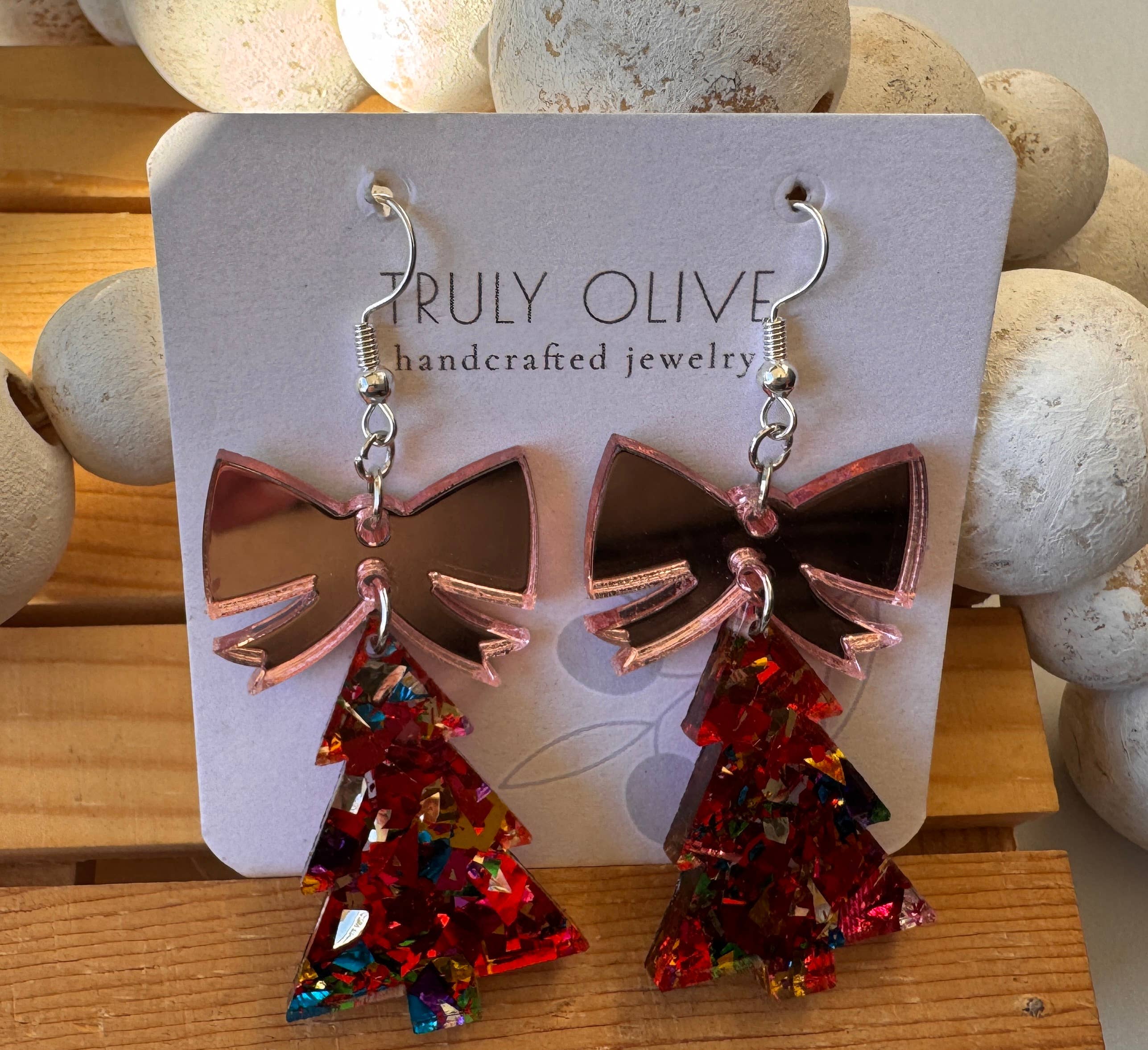 Truly Olive – Brincos de argola por atacado – Árvores de Natal com Brilho e Laço Dourado Rosé3