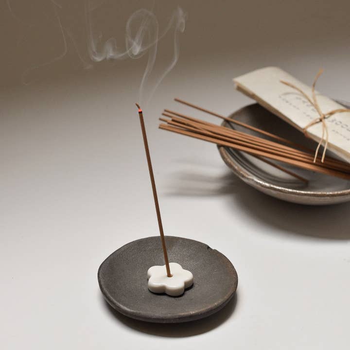 Cedar and Myrrh - Wholesale Incense - Aged Indian Sandalwood Incense Set l 30 sticks