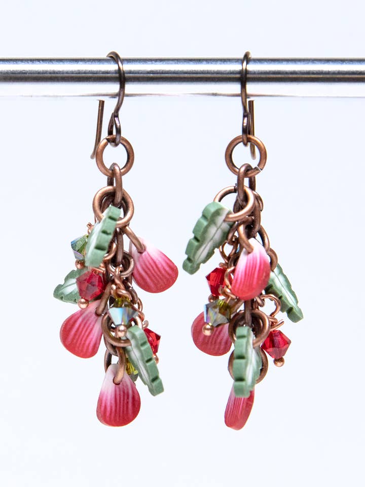 Petal konfetti øreringe - roser er røde for engroshandel hos Petal Pushers by Janet Pitcher