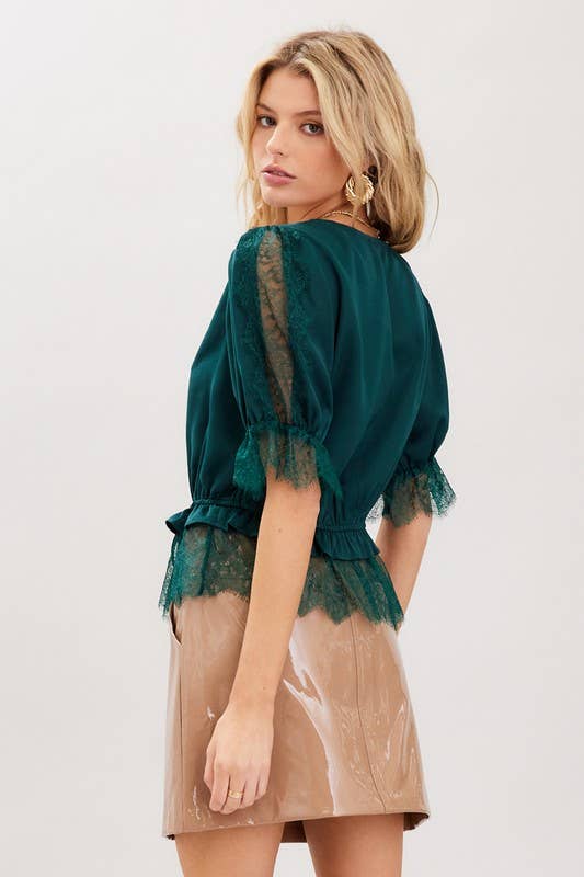 Moka Top en satin avec bordure en dentelle en vente sur Faire5