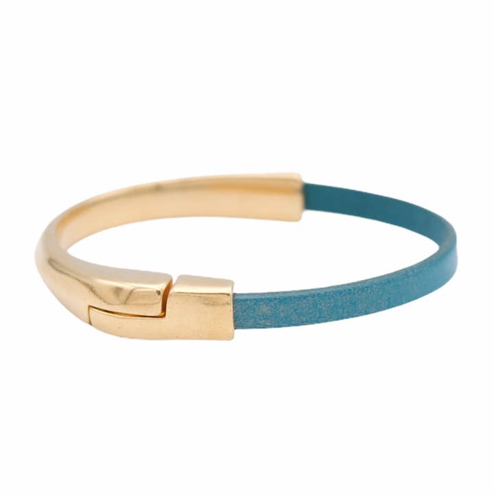 Araracuara - Wholesale Bangle Bracelet - AMACAYACÚ leather bracelet (gold) with magnetic clasp