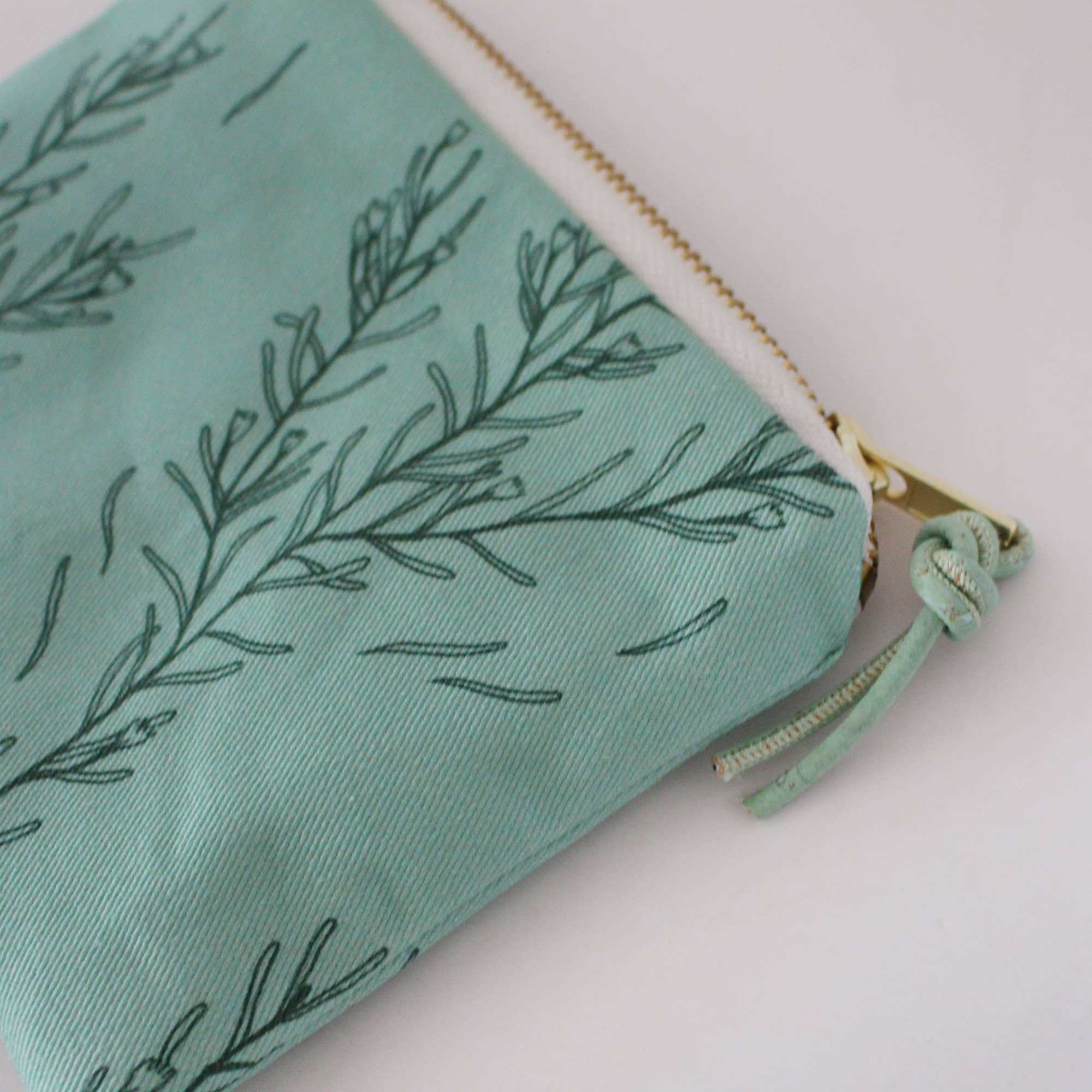 The Blue Rabbit House - Wholesale Makeup/Cosmetic Bag - Floral/Waxflower Pattern | Zipper Pouch | Cosmetic Bag4