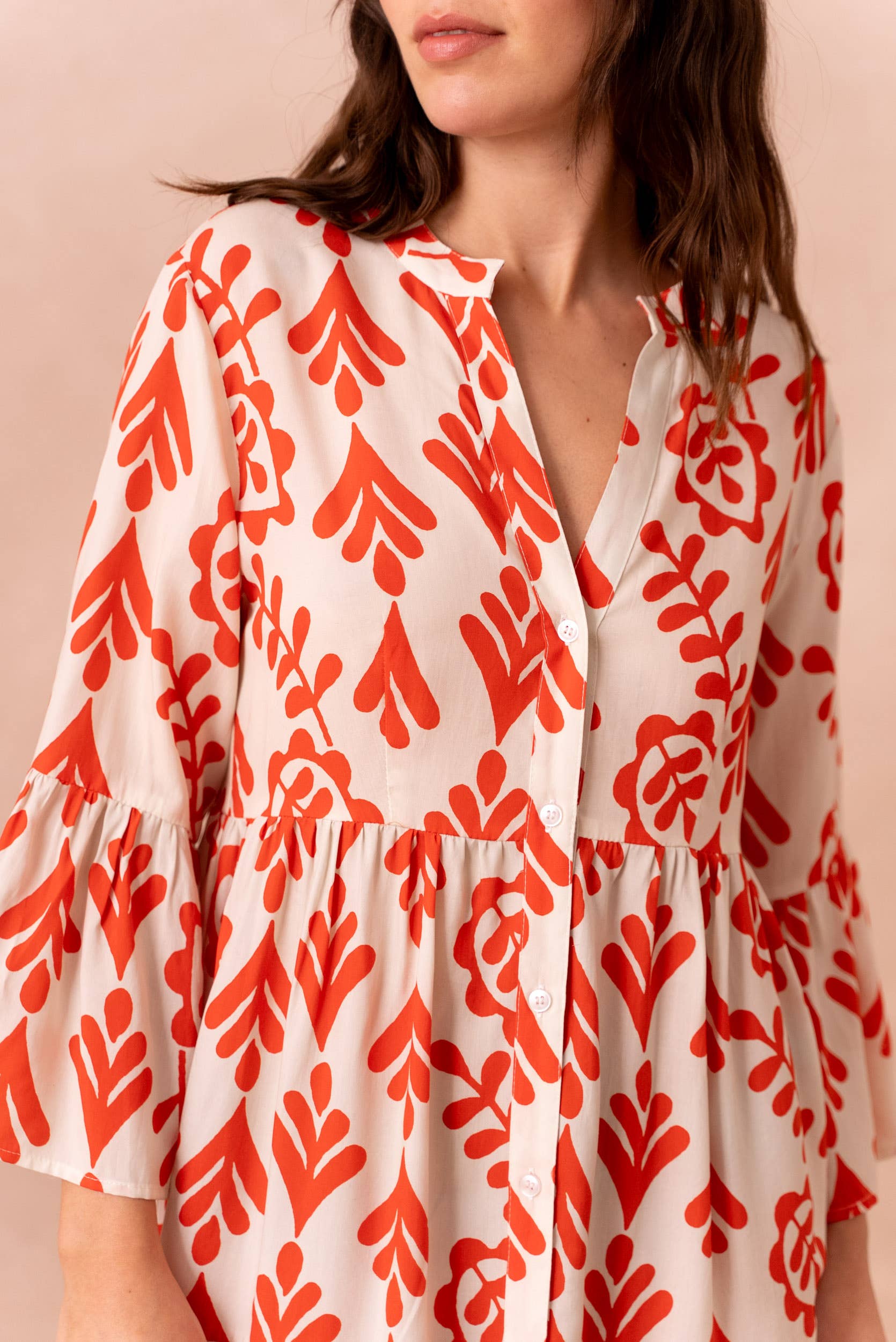 Attentif Paris - Wholesale Dress - Women's - V-neck printed short dress with long sleeves2