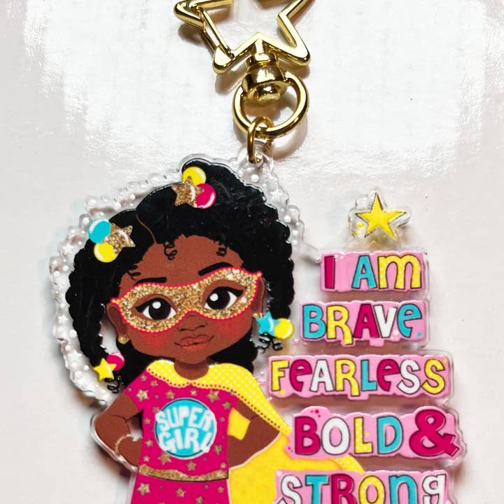 Fefus Designs – wholesale Nyckelring - Barn – Svart tjej superhjälte nyckelring – Stärkande återvunnen akryl väska charm för barn | Afro tjej nyckelring av Fefus Designs8