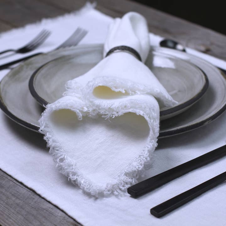LinenCasa - Wholesale Dinner & Cloth Napkin - Linen Napkin – Stonewashed – White with Frayed Edges3