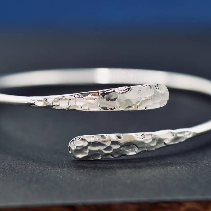 Kaali Boutique - Vendita all'ingrosso Bracciale a polsino - Bracciale in Argento Martellato, Bracciale Antiossidante7