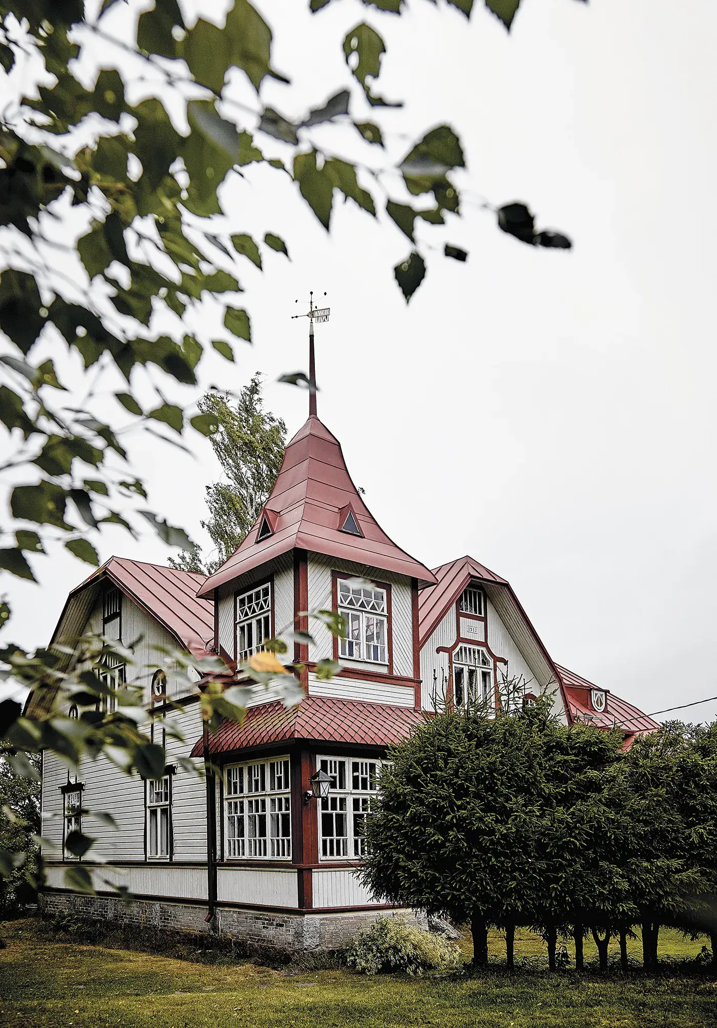 Cozy Publishing - Wholesale Home & Garden Book - Happy Homes - Hideaways9