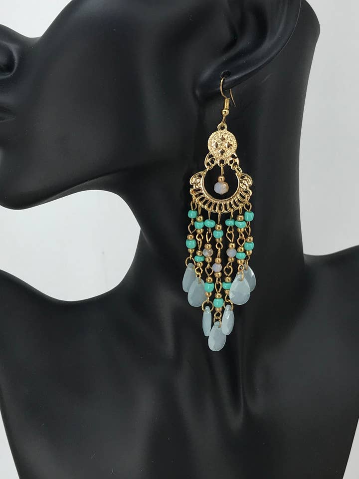 Boucles d'oreilles pendantes bohèmes en strass - E19-3099 pour la vente par Magnolia & Peach Jewelry Boutique, LLC