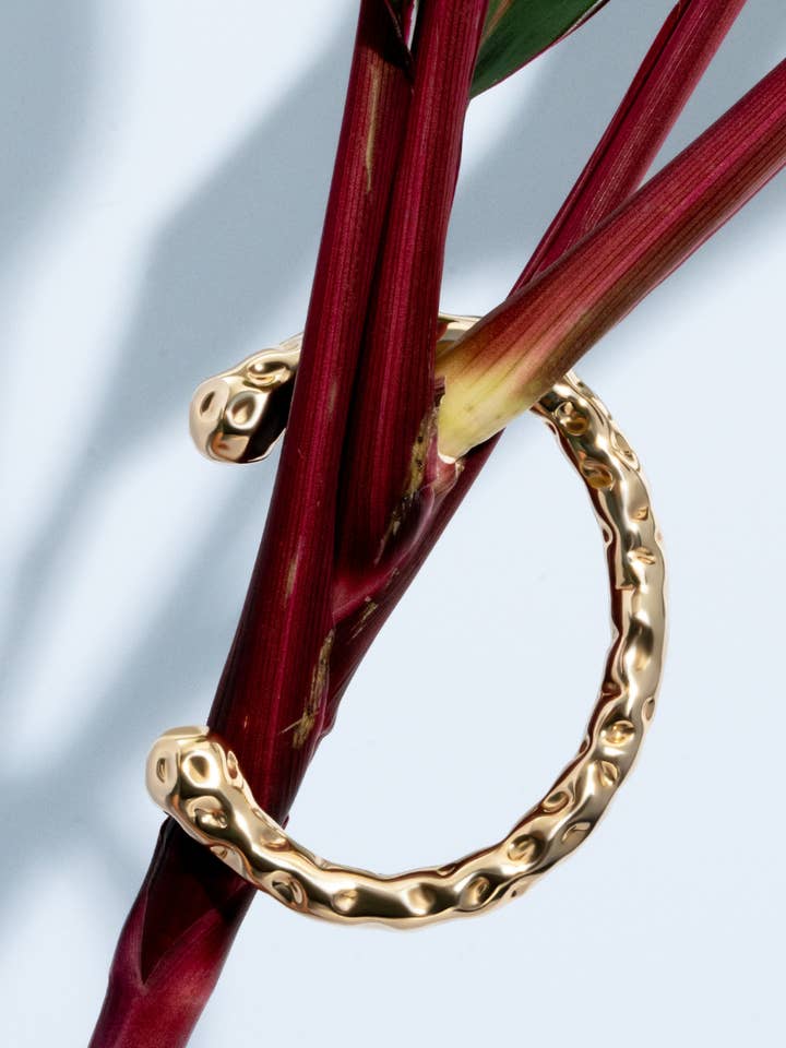 Bracciale Rigido Testurizzato Collins Molten per la vendita all'ingrosso da parte di DENISE PACINI