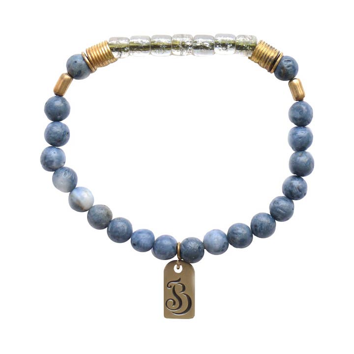 NIMBA Blaues Korallenperlenarmband mit Messing für den Großhandel von Julie Bessette