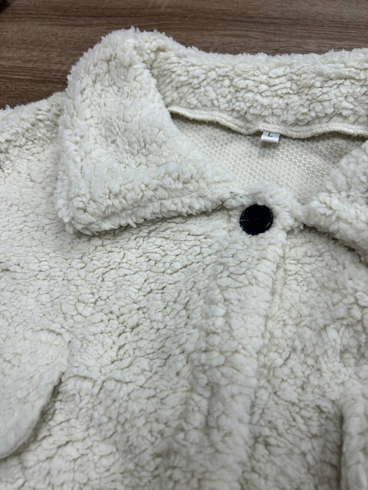 UNISHE - Wholesale Jacket - Women's - Plain Button Up Sherpa Jacket GSS097