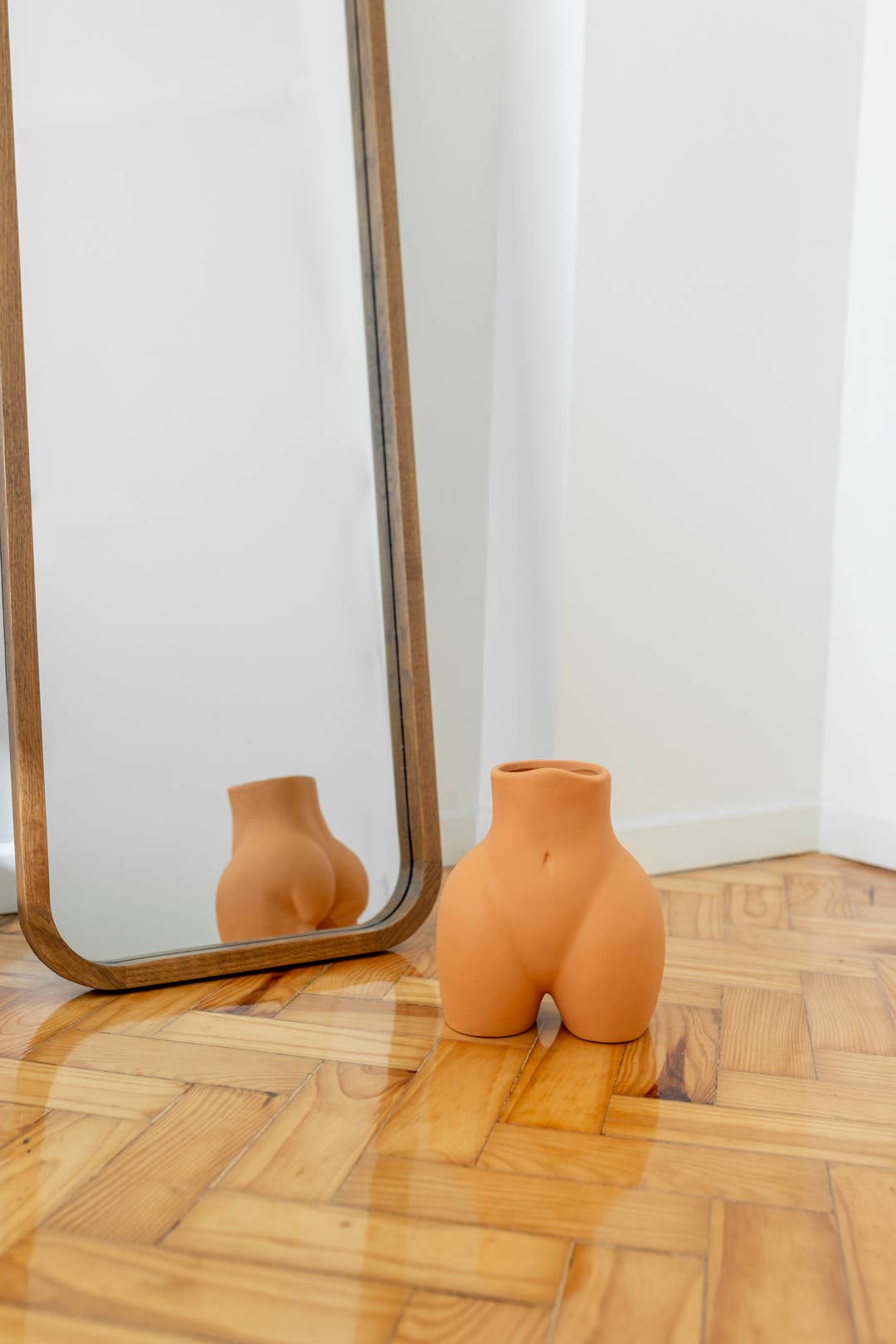 OITO Atelier – Großhandel Vasen – Nude Mini Vase aus Keramik4
