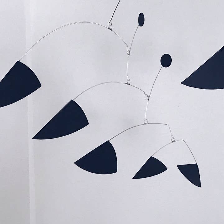 Kelly Design Mobiles - Venta al por mayor Móviles - Móvil colgante moderno con triángulos negros1