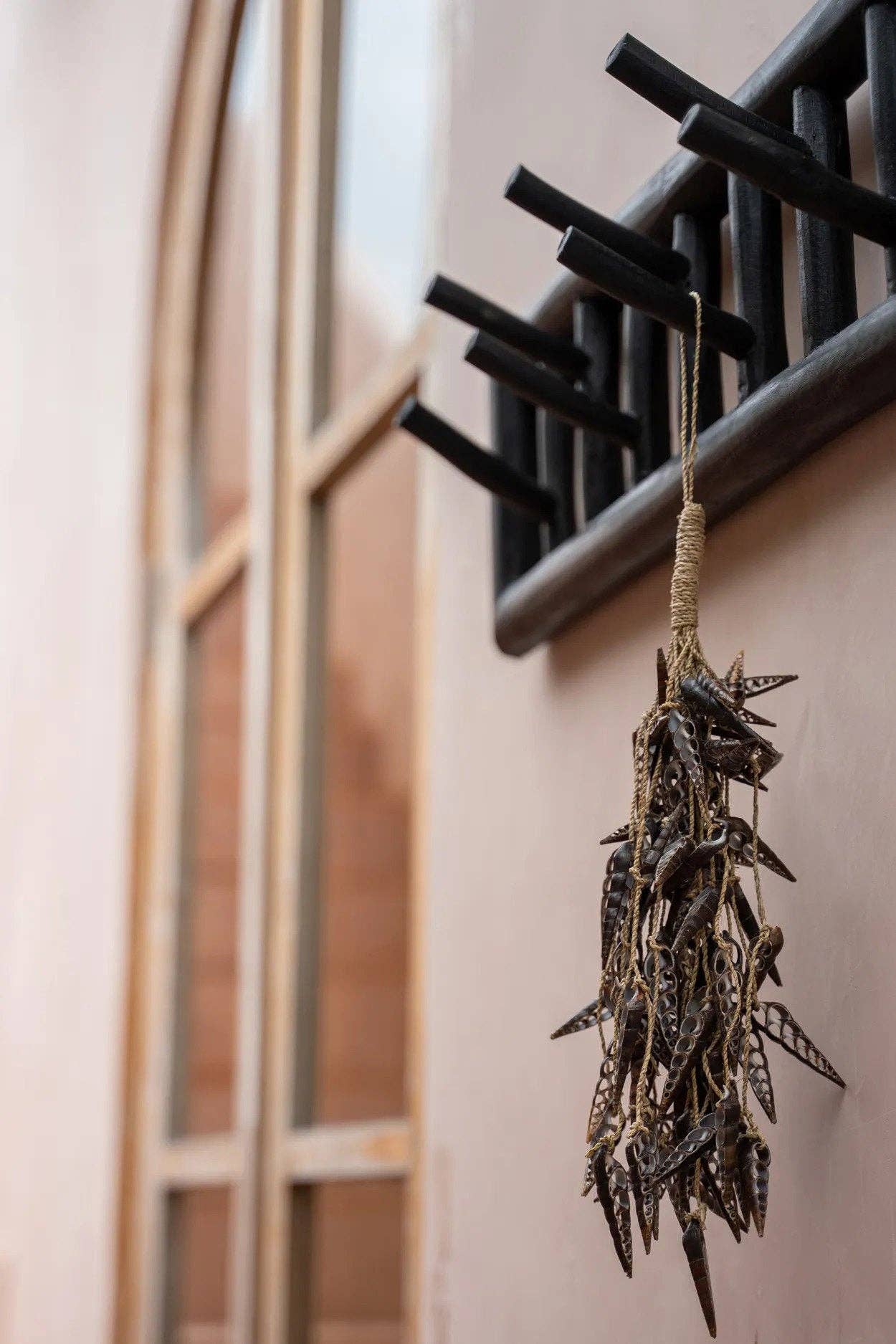 Bazar Bizar Living - Vente Pompons décoratifs/décorations murales - Glands en coquillages licorne - marron4