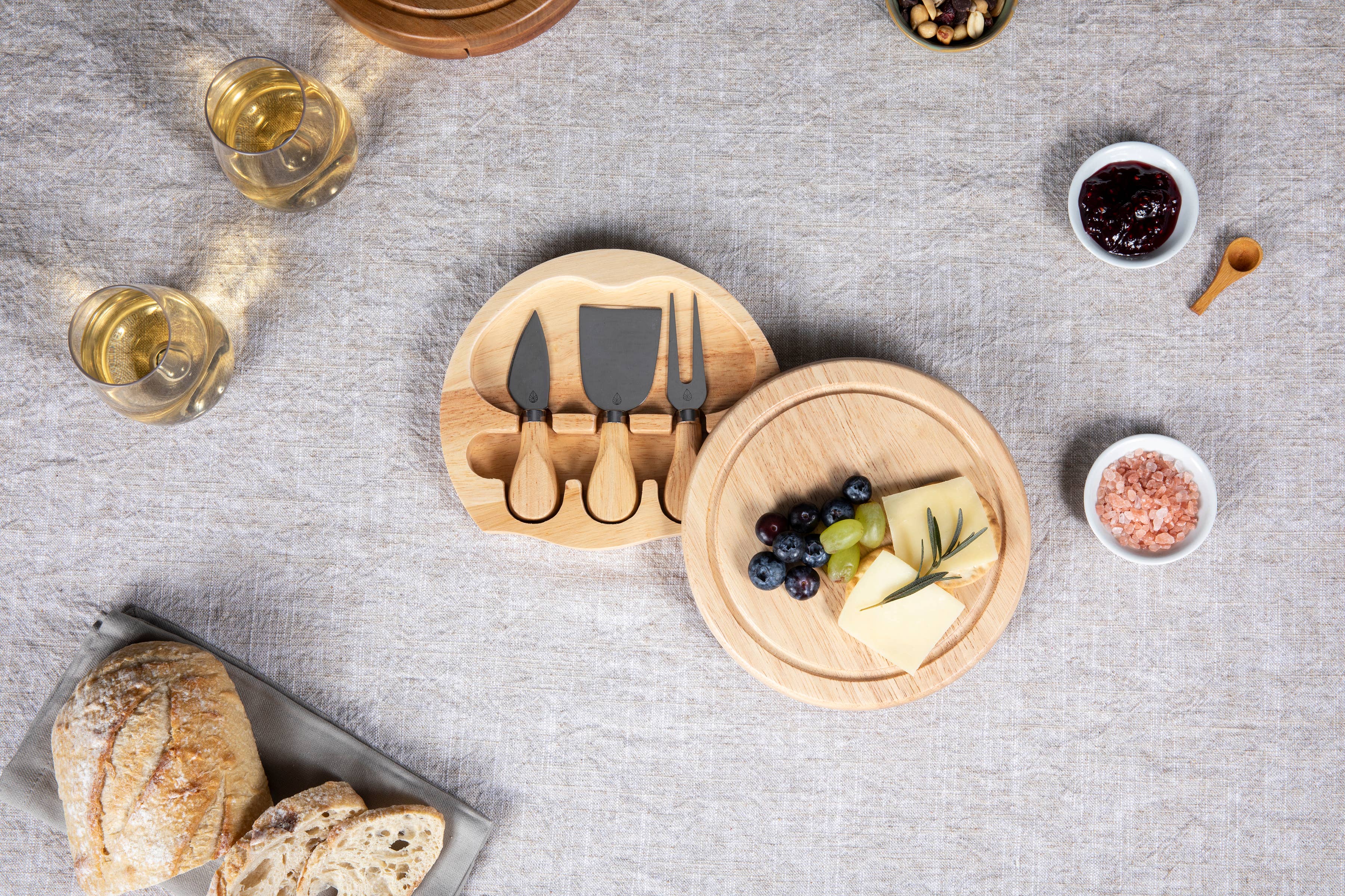 Parawood Brie Cheese Cutting Board & Charcuterie Knife Set for wholesale on Faire4