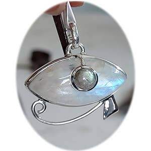 Pendentif Œil d'Horus en argent - Pierre de lune & Labradorite pour la vente par Crystal Earth Sterling