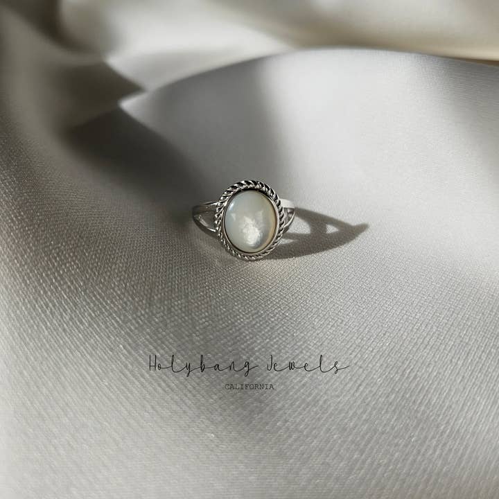 HolyBang Jewels - Wholesale Single Stone/Solitaire Ring - VINTAGE MOTHER OF PEARL RING - R-F2776