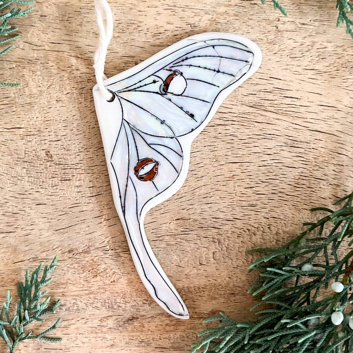 Adorno de alas de polilla para venta al por mayor de Petrichor + Gold