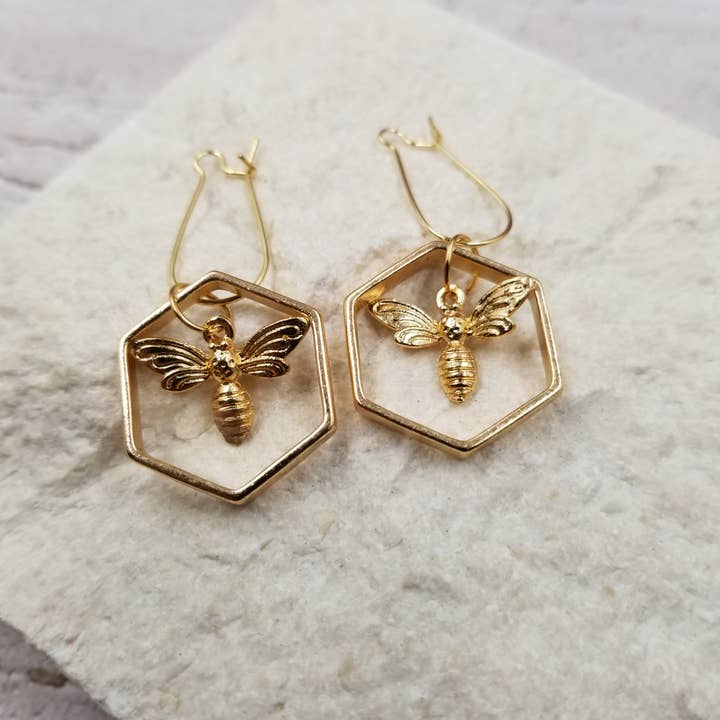 Treasure Wholesale - Wholesale Dangle Earrings - Honeycomb & Bee Earrings