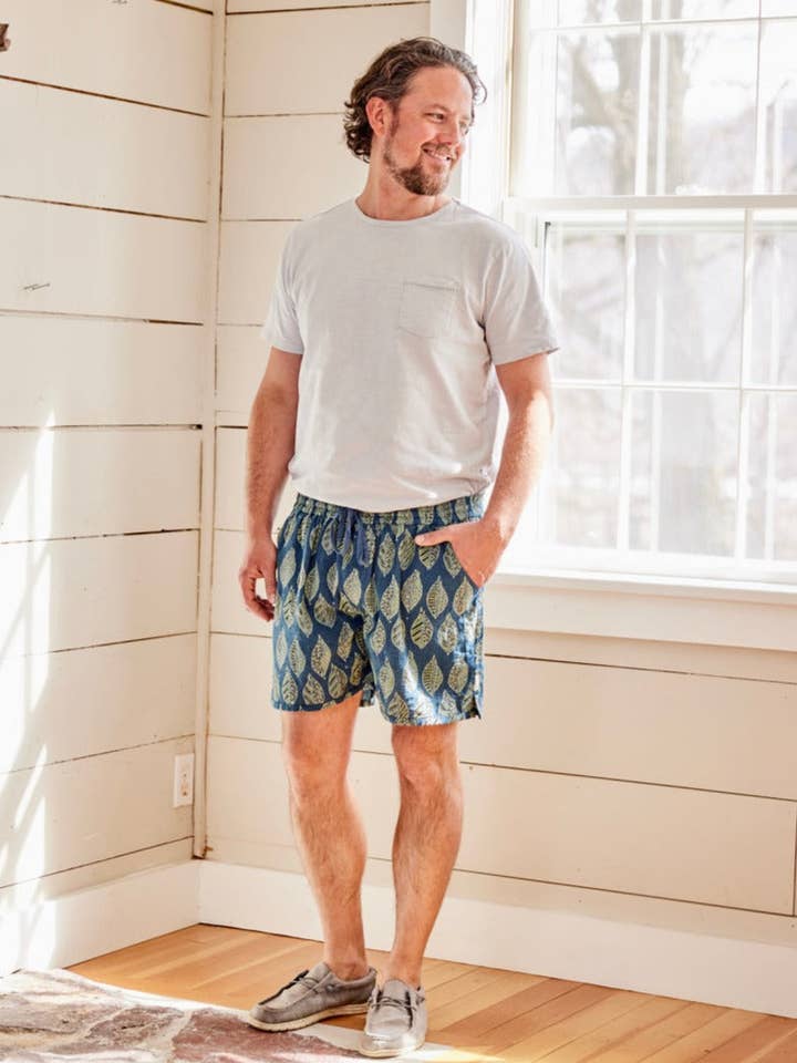 Short Floating On A River pour la vente par One World Brothers