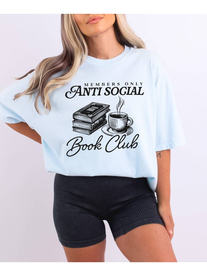 Desert Raine – Engroshandel T-shirt med print - Dame – Anti Social Book Club T-shirt - Læsegrafisk T-shirt5