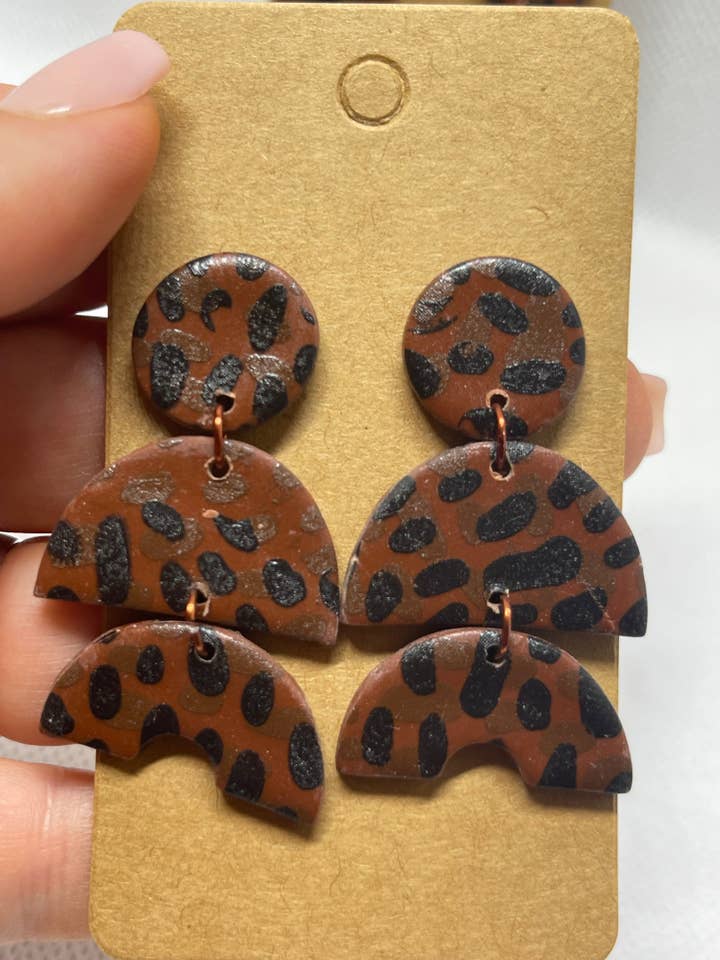 Whitney, léopard foncé pour la vente par The Clayed Peach