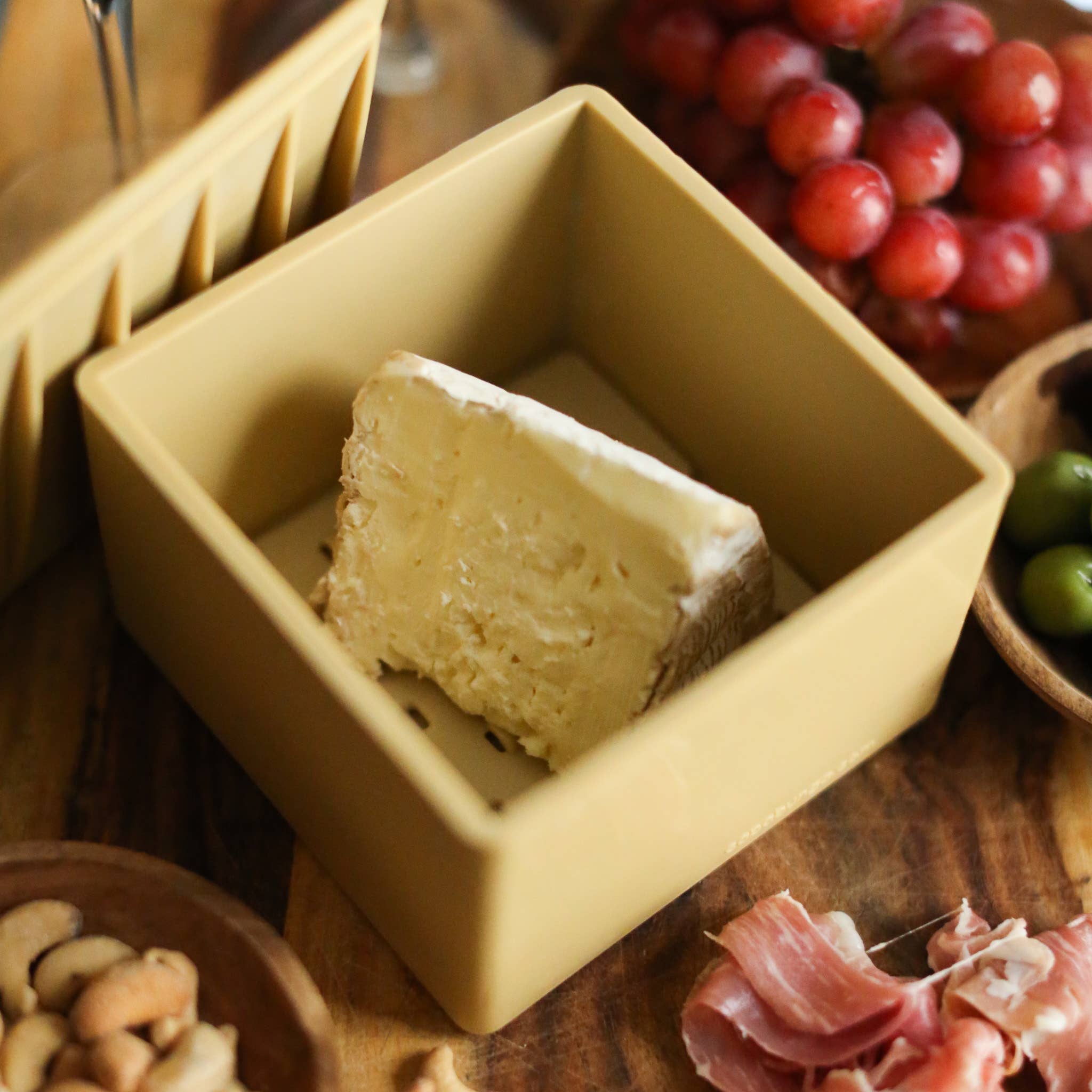 CapaBunga® - Wholesale Food Storage Container - Cheese Vault For Soft Cheese | Artisan Cheese Storage3