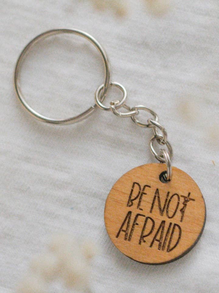 Non Temere - Portachiavi in Legno Cattolico per la vendita all'ingrosso da parte di Saint Clare and Francis