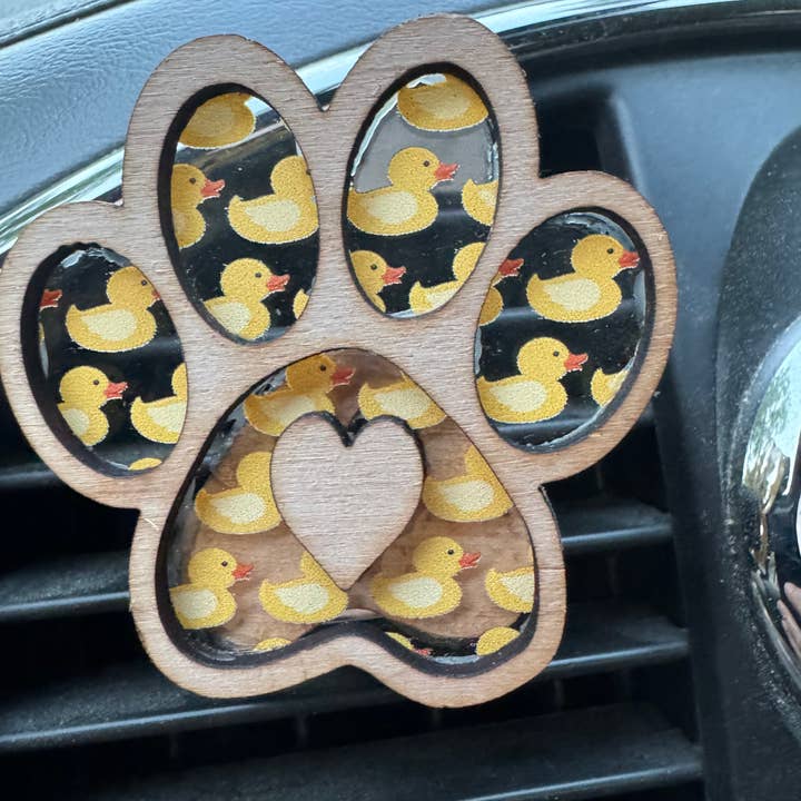 Ventclip met luchtverfrisseroptie - Hondenpootje voor wholesale door Above & Beyond ScreenPrinting @ More