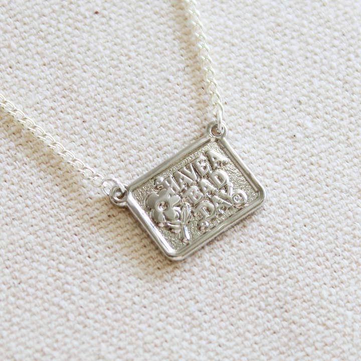 Colar Mini Charm Have A Bad Day - Prata por atacado de Cousins Collective