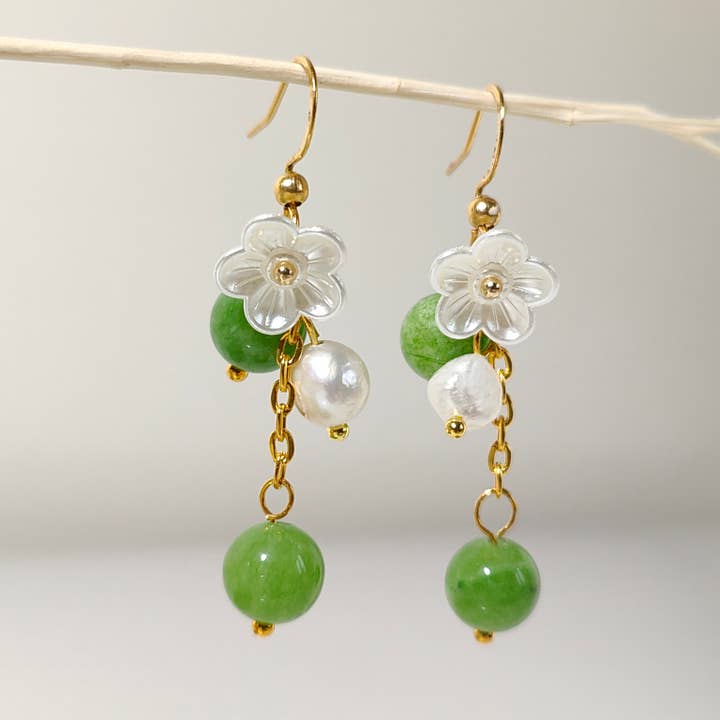 Dinglande blomma gröna jade ädelsten pärlörhängen för wholesale av Vachana