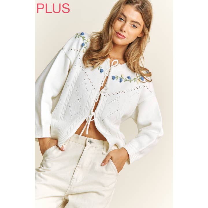 CARDIGAN AVEC ACCENT DE BRODERIE FLORALE 3D PLUS MIGNON SUR L'ÉPAULE pour la vente par Sweet Generis
