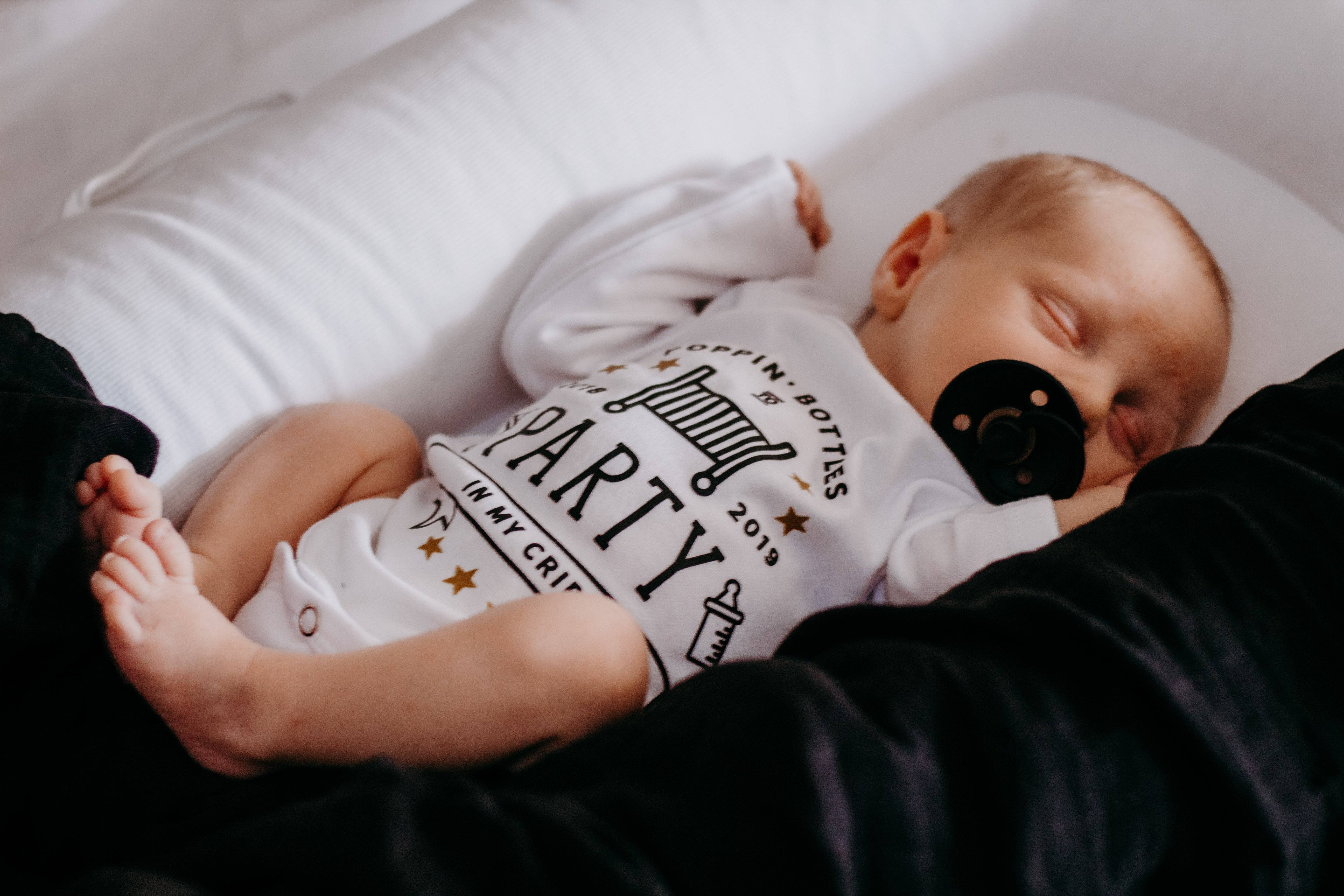 Cuddle Sleep Dream – Engroshandel Bodysuit - Baby – Poppin 'Flasker | Baby nytår Bodysuit3