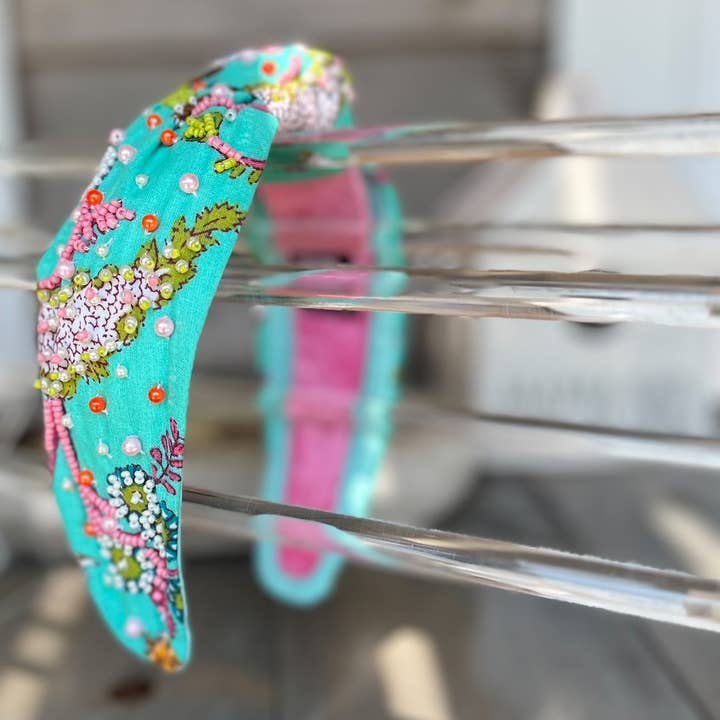 OBX Prep - Venta al por mayor Cinta para el pelo - Mujer - Diadema Lilly Aqua con estampado floral floral y cuentas en forma de semillas1