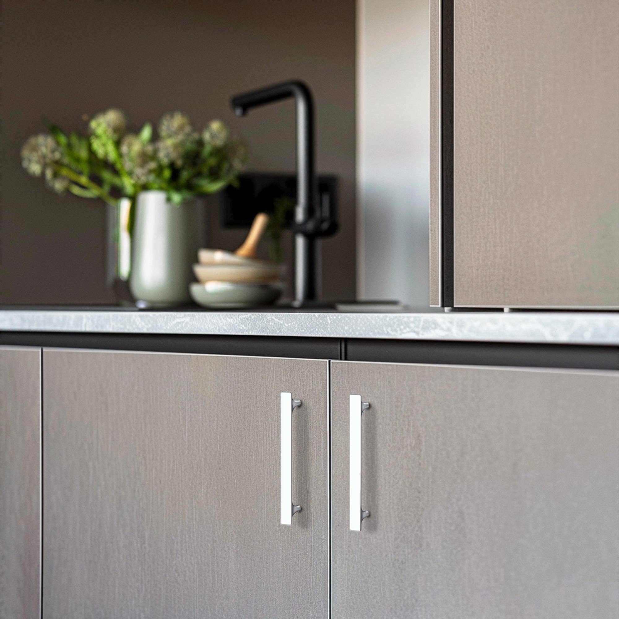 Island Universe Hardware Inc. - Wholesale Knob/pull - Modern Flat Cabinet Handles36