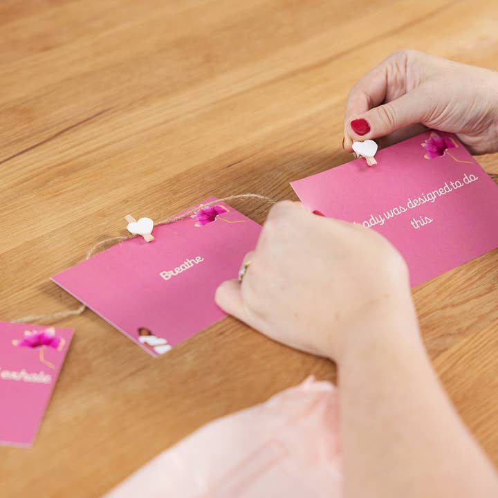 Mama's Boobie Box - Venta al por mayor Recordatorio de etapas del embarazo - Tarjetas de afirmación para el parto y la hipnoparto