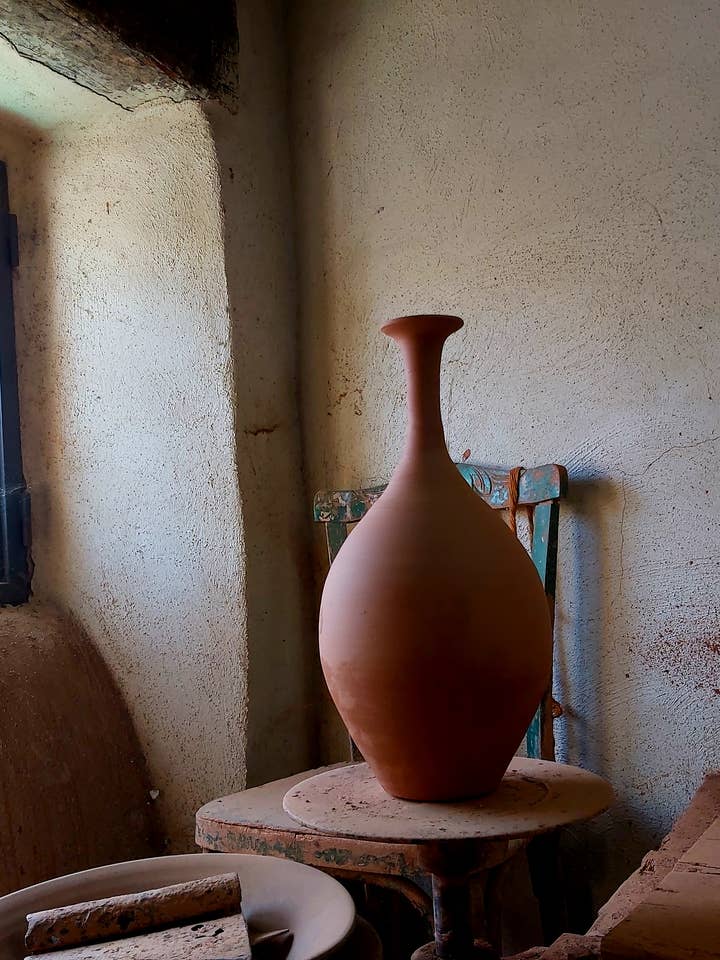 Large handmade vase. for wholesale by Cerámica Roca Caus