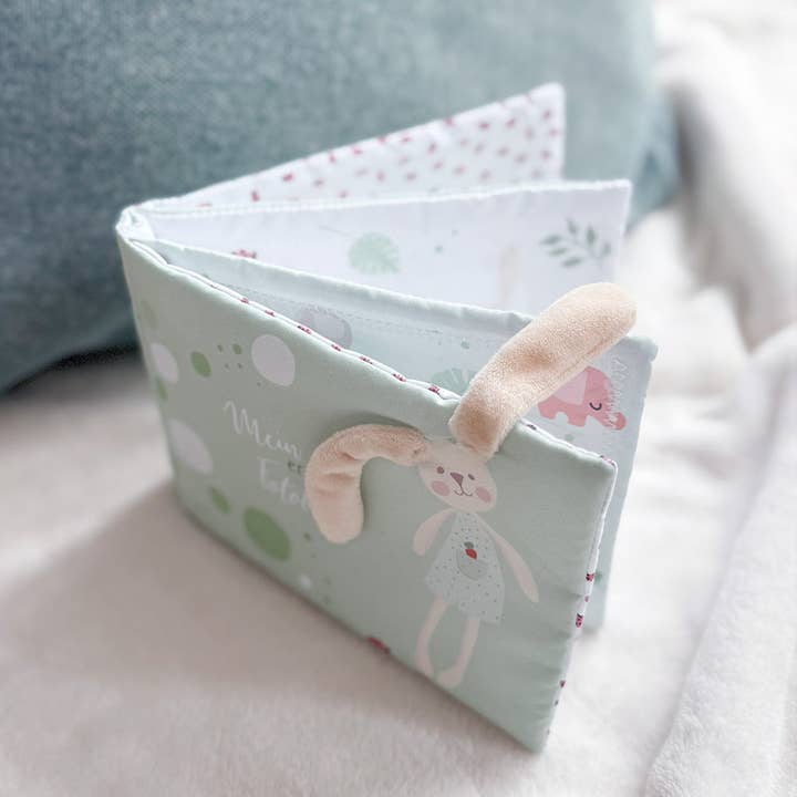 Álbum de fotos de tecido "Quem pertence a mim" para bebés e crianças pequenas – O meu primeiro livro de fotos com espaço para 5 fotos intercambiáveis por atacado de Countdown-Kalender - We celebrate emotions