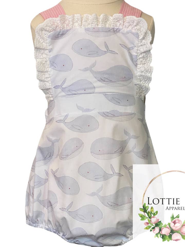 Whale soldräkt med rosa Gingham remmar och spets trim för wholesale av Lottie Lou Apparel