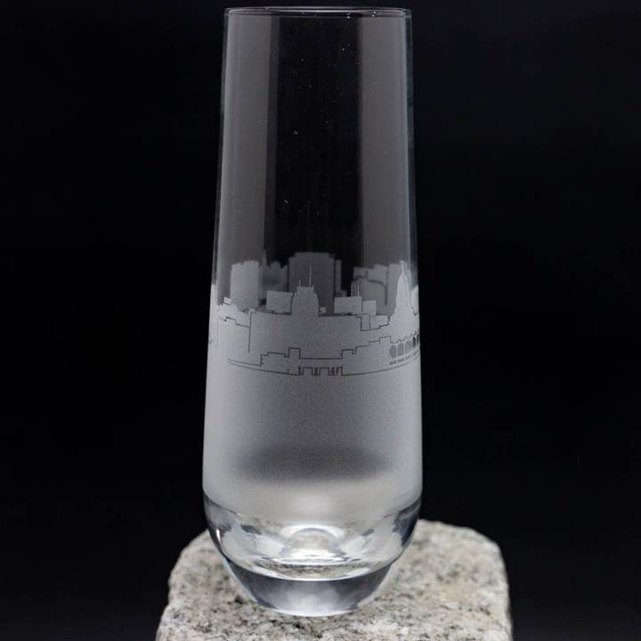 Urban & Etched – wholesale Champagne flute – Madison, Wisconsin Etched Stemless Champagne Flute Barware4